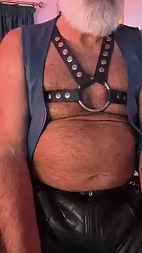 LeatherSdaddy online show from November 23, 2025, 4:17 pm