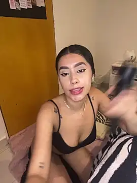 Snapshot of lauren_clauz chatting on April 2, 2026, 4:41 am lauren clauz online show from April 2, 2026, 4:41 am