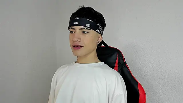 Snapshot of ThiagoDV chatting on November 19, 2025, 7:58 pm ThiagoDV online show from November 19, 2025, 7:58 pm