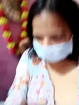 meera hotty online show from November 12, 2025, 5:55 am