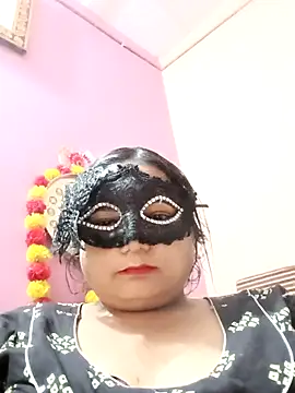 meera hotty online show from November 13, 2025, 6:17 am