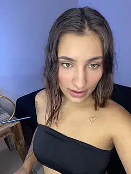 Snapshot of engelintense chatting on June 5, 2026, 10:37 pm engelintense online show from June 5, 2026, 10:37 pm