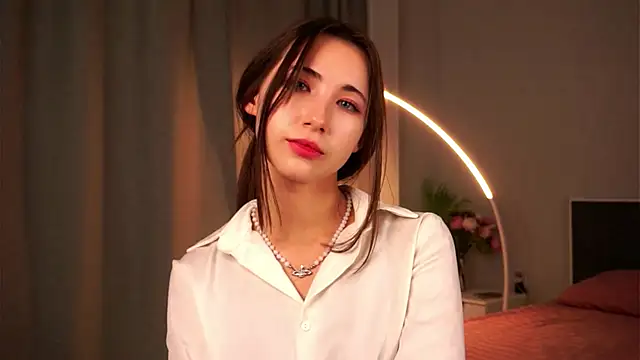 NanceeWestaway online show from November 18, 2025, 6:00 pm