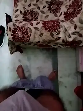 hotyyyyjonny online show from November 12, 2025, 2:32 pm