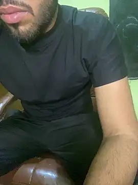 hotyyyyjonny online show from April 15, 2026, 4:22 pm