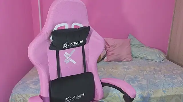 giseselle online show from April 6, 2026, 8:54 pm