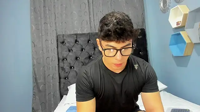 Dereck delaVega online show from November 12, 2025, 11:52 pm