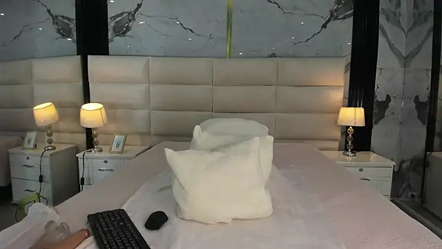 Lucy Vegas online show from February 12, 2026, 1:55 pm