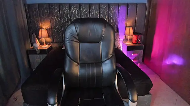 Snapshot of Atenea_Velle chatting on February 13, 2026, 1:33 pm Atenea Velle online show from February 13, 2026, 1:33 pm