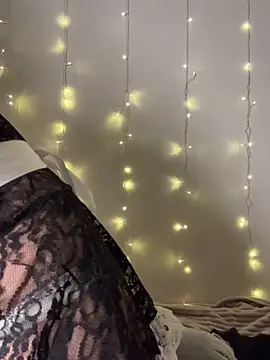 yoyogirlx online show from December 17, 2025, 1:16 pm