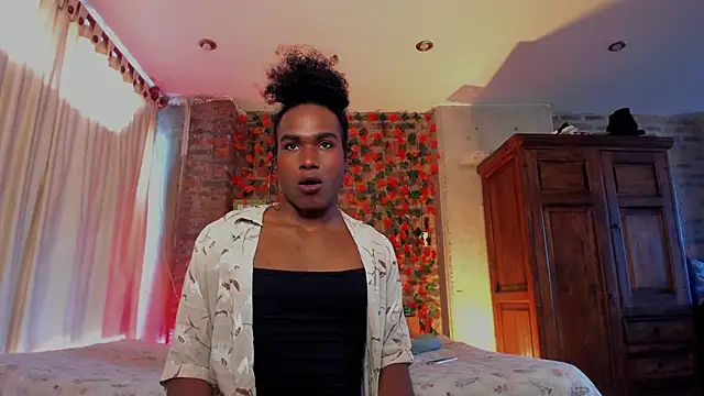 Snapshot of LaGoldenBitch chatting on January 11, 2026, 2:02 pm LaGoldenBitch online show from January 11, 2026, 2:02 pm