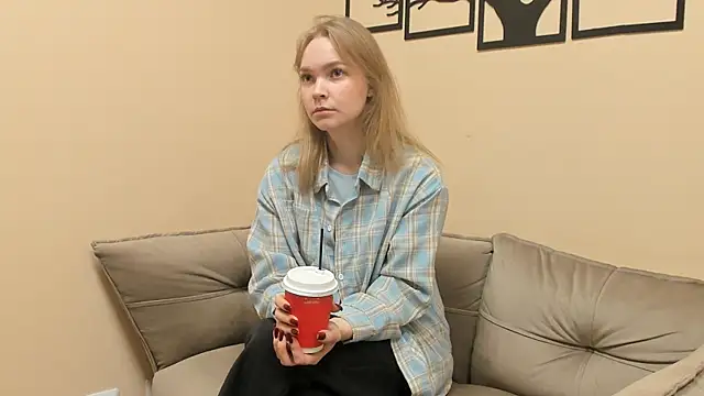 Snapshot of CortneyVacio chatting on November 12, 2025, 7:45 am CortneyVacio online show from November 12, 2025, 7:45 am