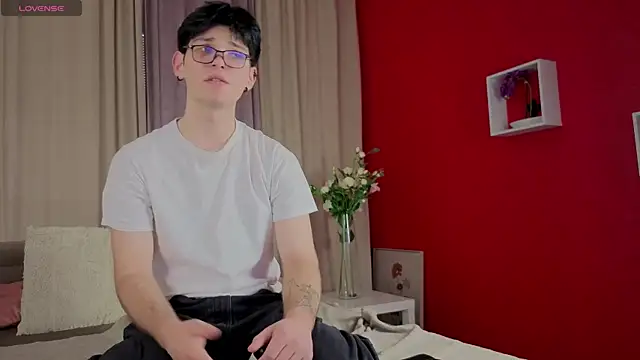 Snapshot of LiamRivers chatting on November 17, 2025, 2:21 pm LiamRivers online show from November 17, 2025, 2:21 pm