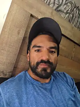 piggylatino online show from April 15, 2026, 6:08 am