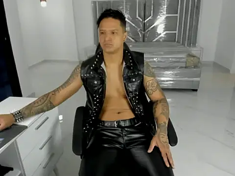 master leather online show from April 10, 2026, 4:08 am