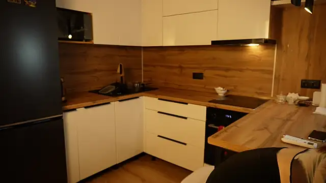 lollabunnn online show from November 12, 2025, 4:22 pm