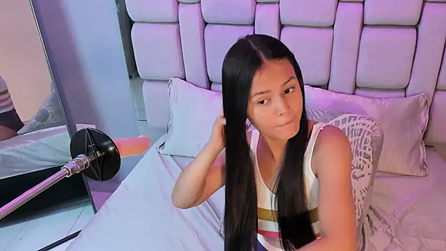 Snapshot of Sara_rhoades chatting on November 18, 2025, 11:35 am Sara rhoades online show from November 18, 2025, 11:35 am