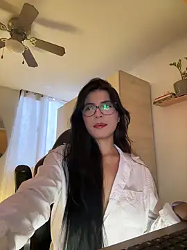 Snapshot of Cristal_Cerati_ chatting on May 29, 2026, 10:27 pm Cristal Cerati online show from May 29, 2026, 10:27 pm