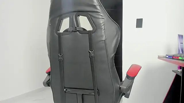 goddess of bitches online show from April 27, 2026, 5:05 am