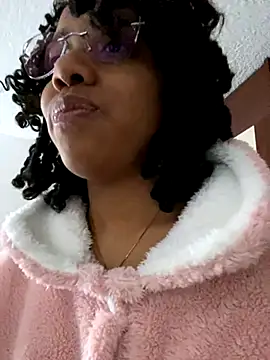 nymphy  online show from November 13, 2025, 6:12 pm