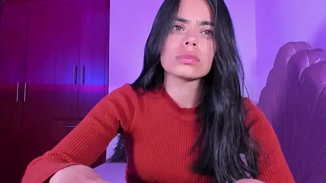 Bella Val online show from November 18, 2025, 4:05 am