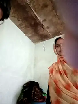 Snapshot of Hot_Love77 chatting on December 3, 2025, 5:41 am Hot Love77 online show from December 3, 2025, 5:41 am