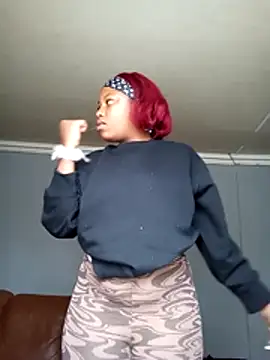 TianaXo online show from November 18, 2025, 9:45 am