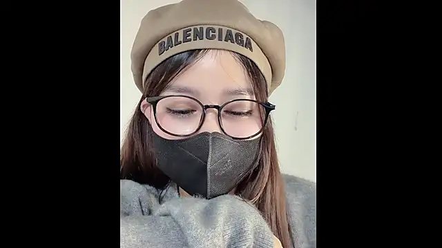 MiCandy-Lovee online show from November 18, 2025, 5:49 pm