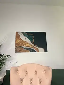 Snapshot of Shy_Vivi chatting on February 19, 2026, 11:18 am Shy Vivi online show from February 19, 2026, 11:18 am