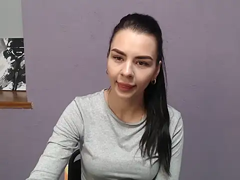 divina kira online show from December 4, 2025, 8:02 am