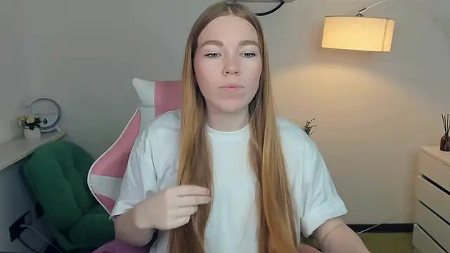 LavetaShiroma online show from November 24, 2025, 8:09 pm