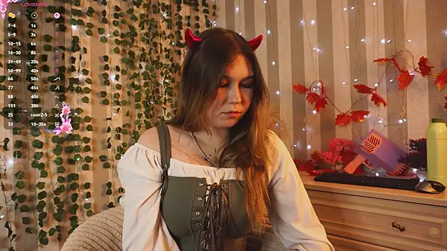 cheeky cherry  online show from November 23, 2025, 3:33 pm