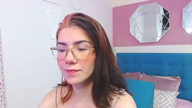 AriLumi online show from November 23, 2025, 12:26 pm