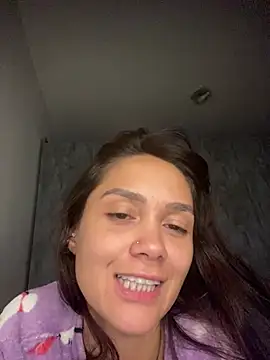 carolsapequinha online show from May 22, 2026, 9:35 pm