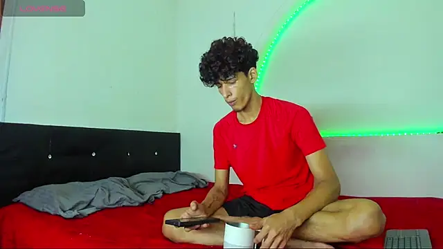 kaiborman00 online show from April 16, 2026, 2:56 am