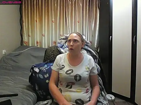 Snapshot of JenniDeep chatting on May 7, 2026, 3:15 pm JenniDeep online show from May 7, 2026, 3:15 pm