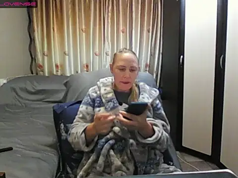 Snapshot of JenniDeep chatting on June 1, 2026, 3:11 pm JenniDeep online show from June 1, 2026, 3:11 pm