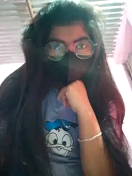 isha sharma2002 online show from December 4, 2025, 4:06 pm