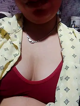 isha sharma2002 online show from November 18, 2025, 3:26 pm