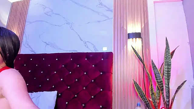 Danna-Rouse online show from December 19, 2025, 7:27 pm