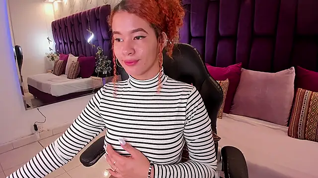 avrilwaynee online show from November 28, 2025, 11:54 am