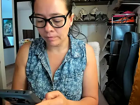 caroline 47 online show from February 15, 2026, 3:33 pm