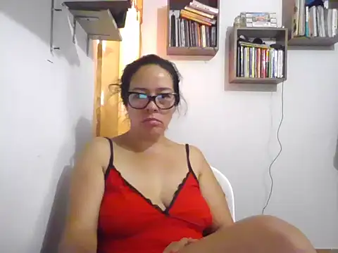 Snapshot of caroline_47 chatting on January 6, 2026, 12:42 pm caroline 47 online show from January 6, 2026, 12:42 pm