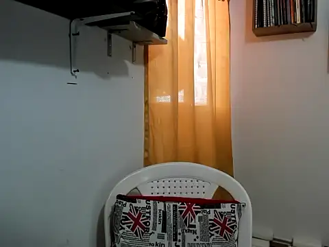 Snapshot of caroline_47 chatting on December 4, 2025, 12:37 pm caroline 47 online show from December 4, 2025, 12:37 pm