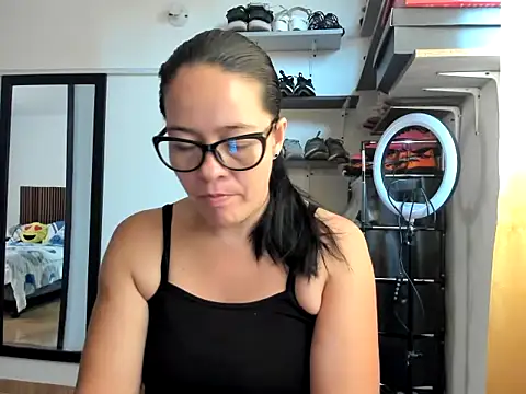 caroline 47 online show from February 11, 2026, 1:11 pm