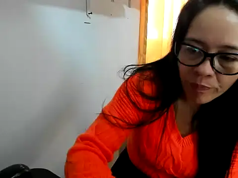 Snapshot of caroline_47 chatting on December 20, 2025, 1:58 pm caroline 47 online show from December 20, 2025, 1:58 pm