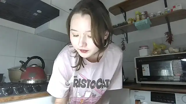 DeenaCaho online show from November 20, 2025, 3:45 pm