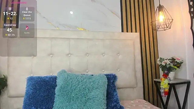 lizzie snow online show from November 30, 2025, 1:12 pm