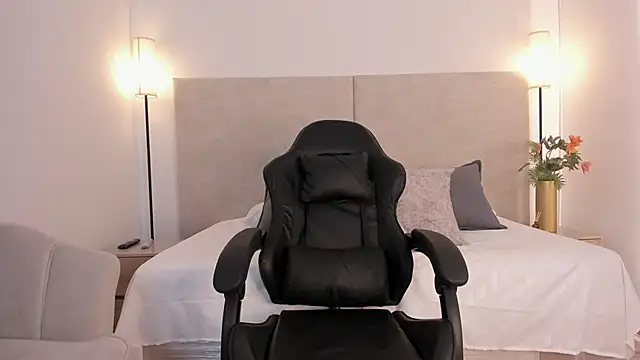 Sammy Gomez  online show from November 15, 2025, 8:13 pm