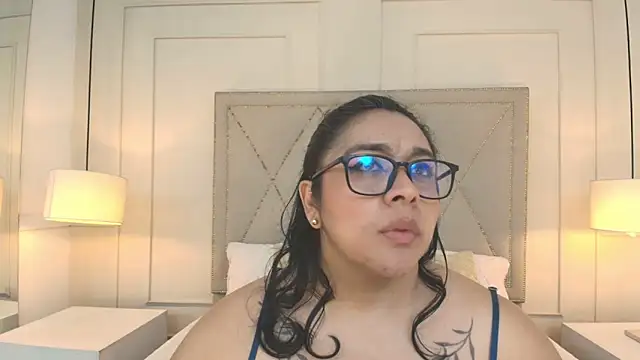 Snapshot of ViickyLee chatting on May 9, 2026, 2:20 pm ViickyLee online show from May 9, 2026, 2:20 pm